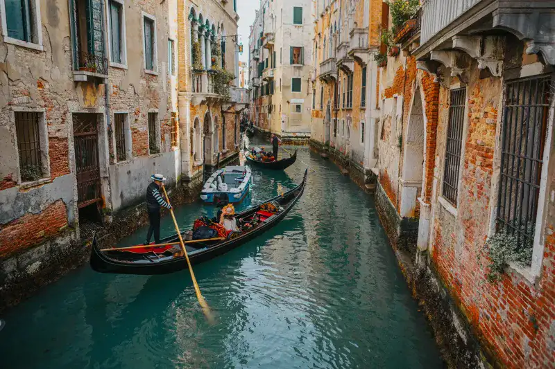 Private gondola tour in Venice for 4 people