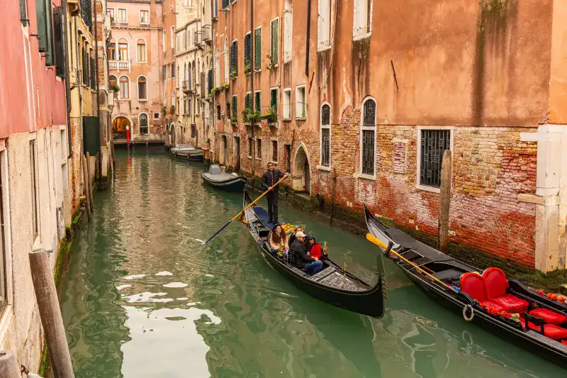 Private gondola tour in Venice for 4 people