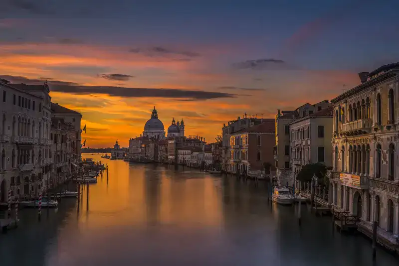 Tour of the Grand Canal on a luxury motorboat